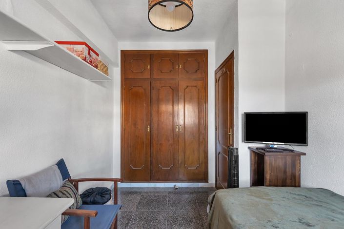 Image No.29-2 Bed Townhouse for sale