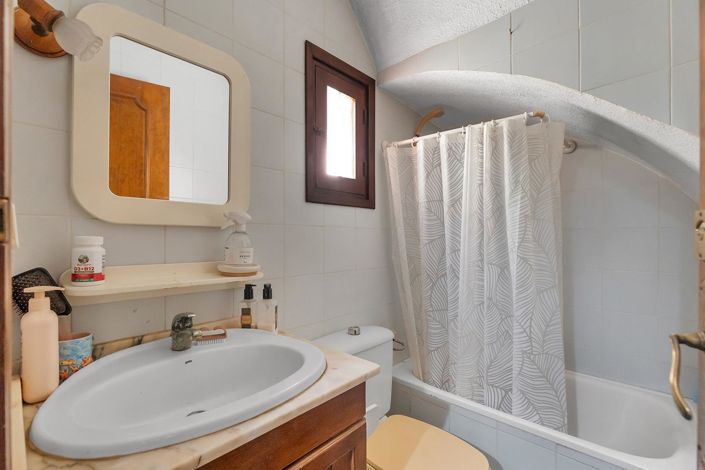 Image No.31-2 Bed Townhouse for sale