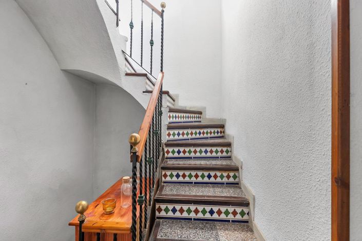Image No.32-2 Bed Townhouse for sale