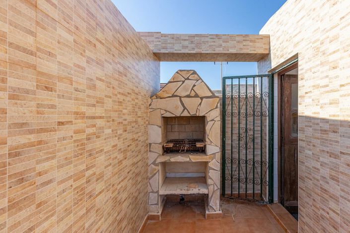 Image No.39-2 Bed Townhouse for sale