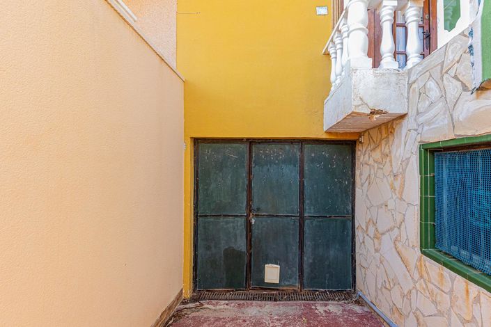 Image No.40-2 Bed Townhouse for sale