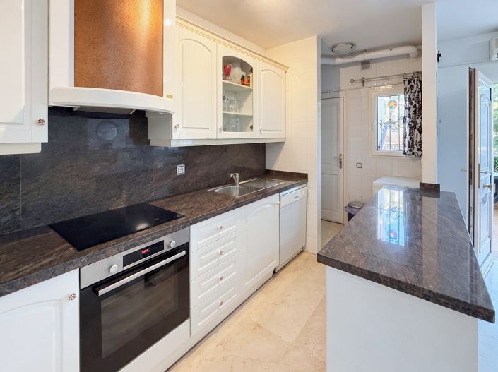 Image No.10-4 Bed Townhouse for sale