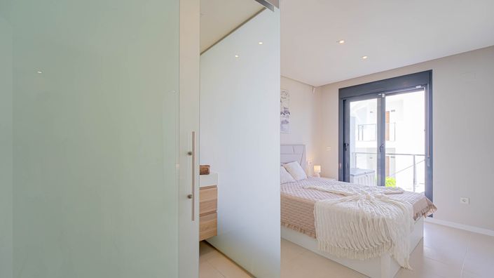 Image No.21-2 Bed Property for sale