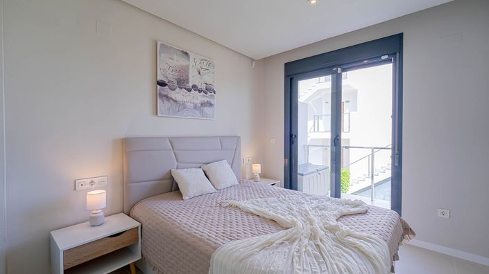 Image No.25-2 Bed Property for sale