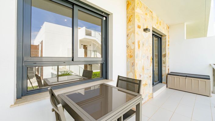Image No.30-2 Bed Property for sale