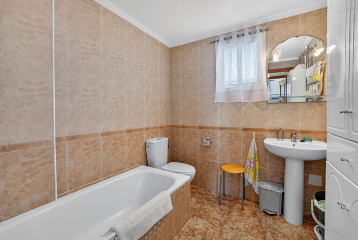 Image No.26-2 Bed Property for sale