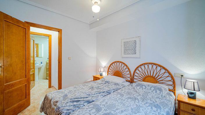 Image No.17-2 Bed Property for sale