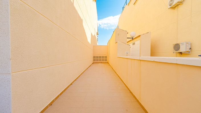 Image No.30-2 Bed Property for sale