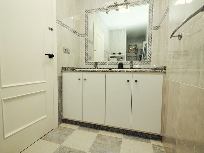 Image No.14-3 Bed Townhouse for sale