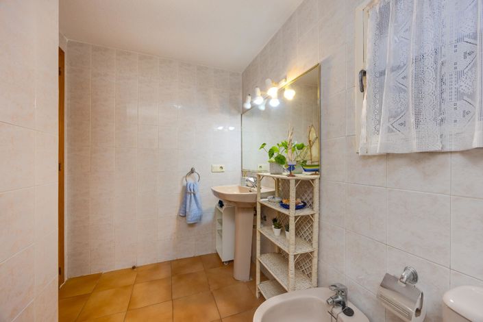 Image No.33-2 Bed Bungalow for sale