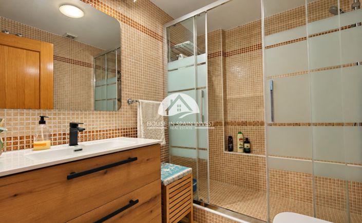 Image No.26-3 Bed Townhouse for sale