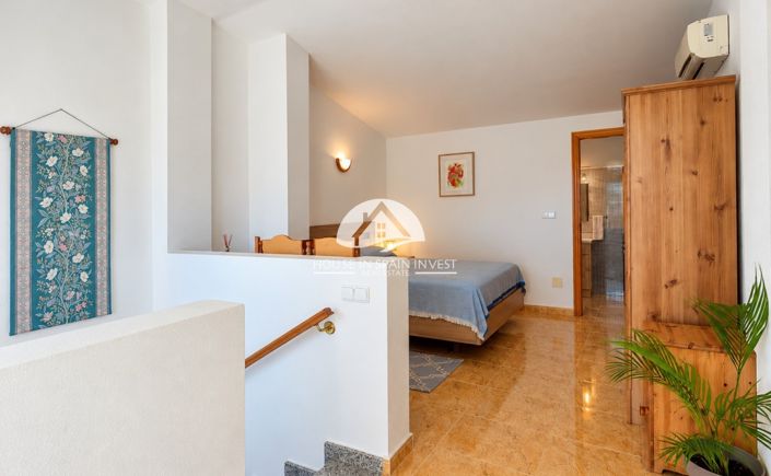 Image No.29-3 Bed Townhouse for sale