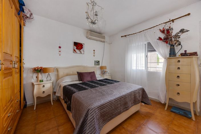 Image No.11-2 Bed Townhouse for sale