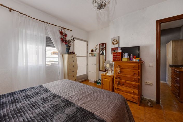 Image No.12-2 Bed Townhouse for sale