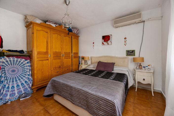 Image No.13-2 Bed Townhouse for sale