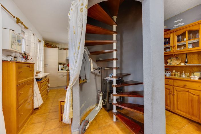 Image No.17-2 Bed Townhouse for sale