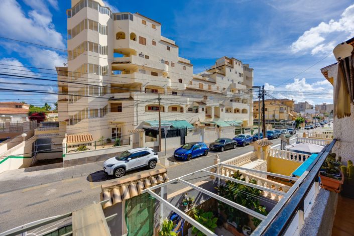 Image No.25-2 Bed Townhouse for sale