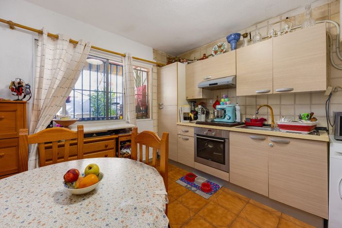 Image No.6-2 Bed Townhouse for sale