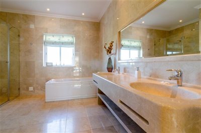Image 15 of 24 : 5 Bedroom Villa Ref: GV563