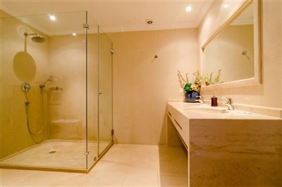 Image 20 of 24 : 5 Bedroom Villa Ref: GV563