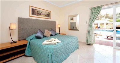 Image 2 of 24 : 5 Bedroom Villa Ref: GV563