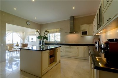 Image 11 of 24 : 5 Bedroom Villa Ref: GV563