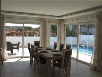 Image 4 of 33 : 4 Bedroom Villa Ref: GV304A