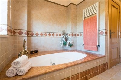 Image 41 of 67 : 3 Bedroom Villa Ref: GV625