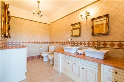 Image 42 of 67 : 3 Bedroom Villa Ref: GV625
