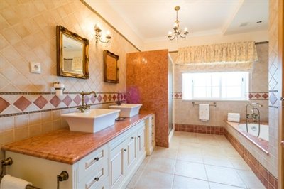 Image 13 of 67 : 3 Bedroom Villa Ref: GV625