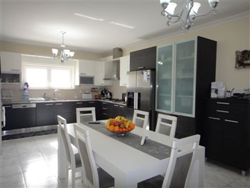 Image 5 of 39 : 4 Bedroom Villa Ref: AV2169