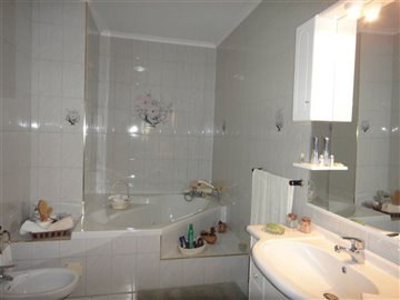Image 21 of 39 : 4 Bedroom Villa Ref: AV2169