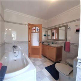 Image 26 of 37 : 3 Bedroom Villa Ref: AV2183