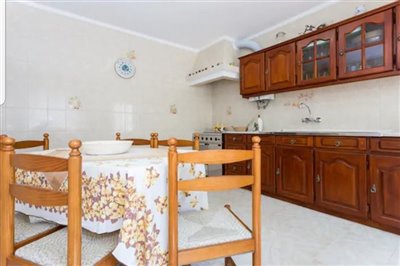 Image 15 of 21 : 6 Bedroom Villa Ref: GV667