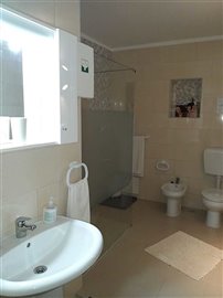 Image 16 of 21 : 6 Bedroom Villa Ref: GV667