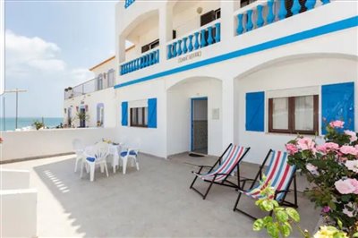 Image 4 of 21 : 6 Bedroom Villa Ref: GV667