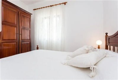 Image 3 of 21 : 6 Bedroom Villa Ref: GV667