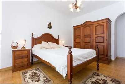 Image 5 of 21 : 6 Bedroom Villa Ref: GV667