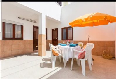 Image 9 of 21 : 6 Bedroom Villa Ref: GV667