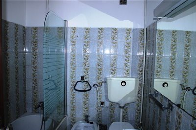 Image 14 of 25 : 5 Bedroom House Ref: GV683