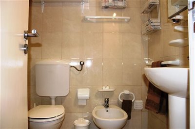 Image 32 of 39 : 3 Bedroom Townhouse Ref: GV688