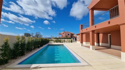 Image 1 of 17 : 4 Bedroom Villa Ref: GV636
