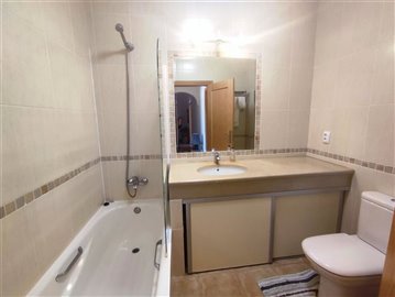 Image 20 of 29 : 3 Bedroom Apartment Ref: GA458