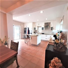 Image 11 of 71 : 4 Bedroom Villa Ref: AV2230