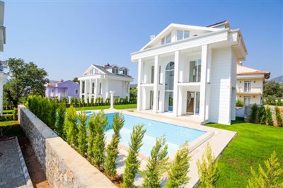 Villa / Détaché de 4 chambres à vendre à Ovacik