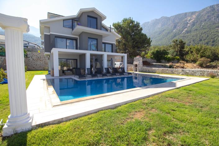 Image No.1-4 Bed Villa / Detached for sale