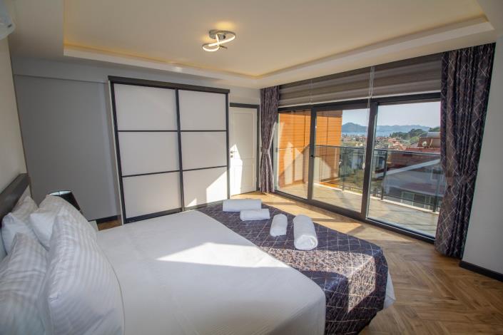 Image No.17-4 Bed Villa / Detached for sale