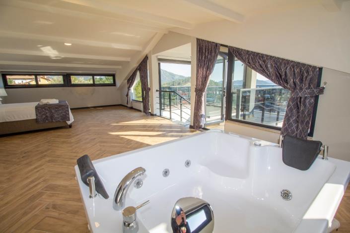 Image No.4-4 Bed Villa / Detached for sale