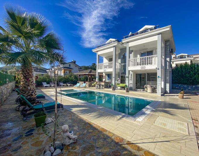 Image No.2-4 Bed Villa / Detached for sale