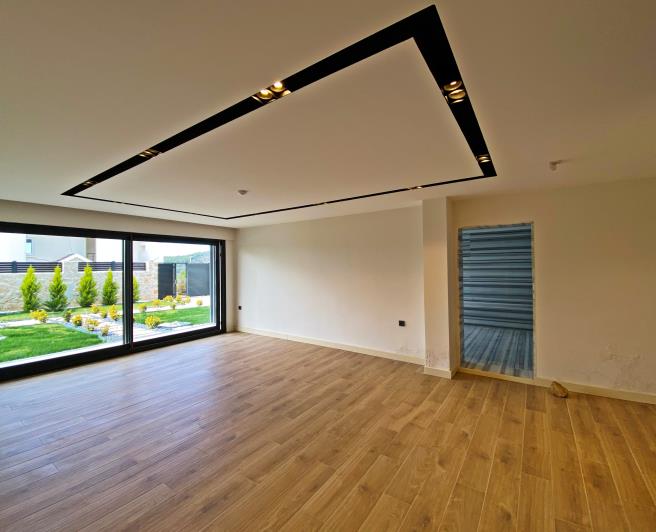 Image No.10-5 Bed Villa for sale